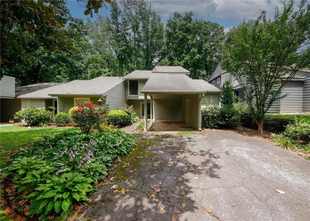 3 bedroom, 3 bathroom, 1,411 sq ft townhouse sold at 165 Woodhaven Way, Alpharetta, GA 30009