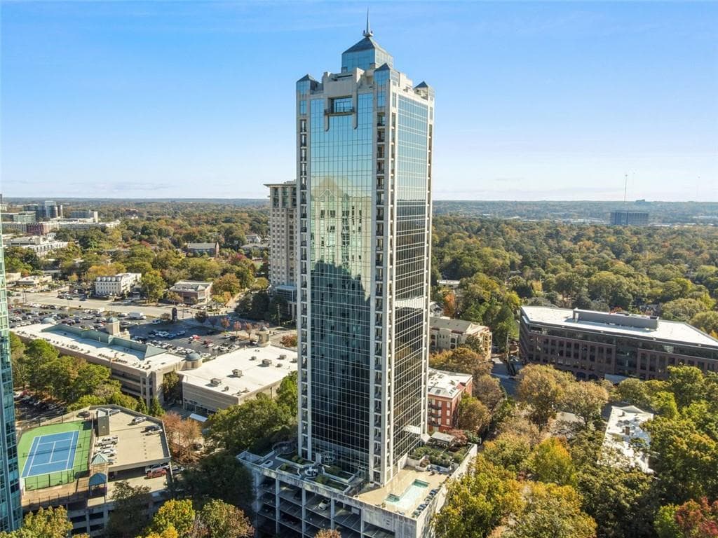 2 bedroom, 2 bathroom, 1,371 sq ft condominium sold at 2828 Peachtree Road 1502, Atlanta, GA 30305