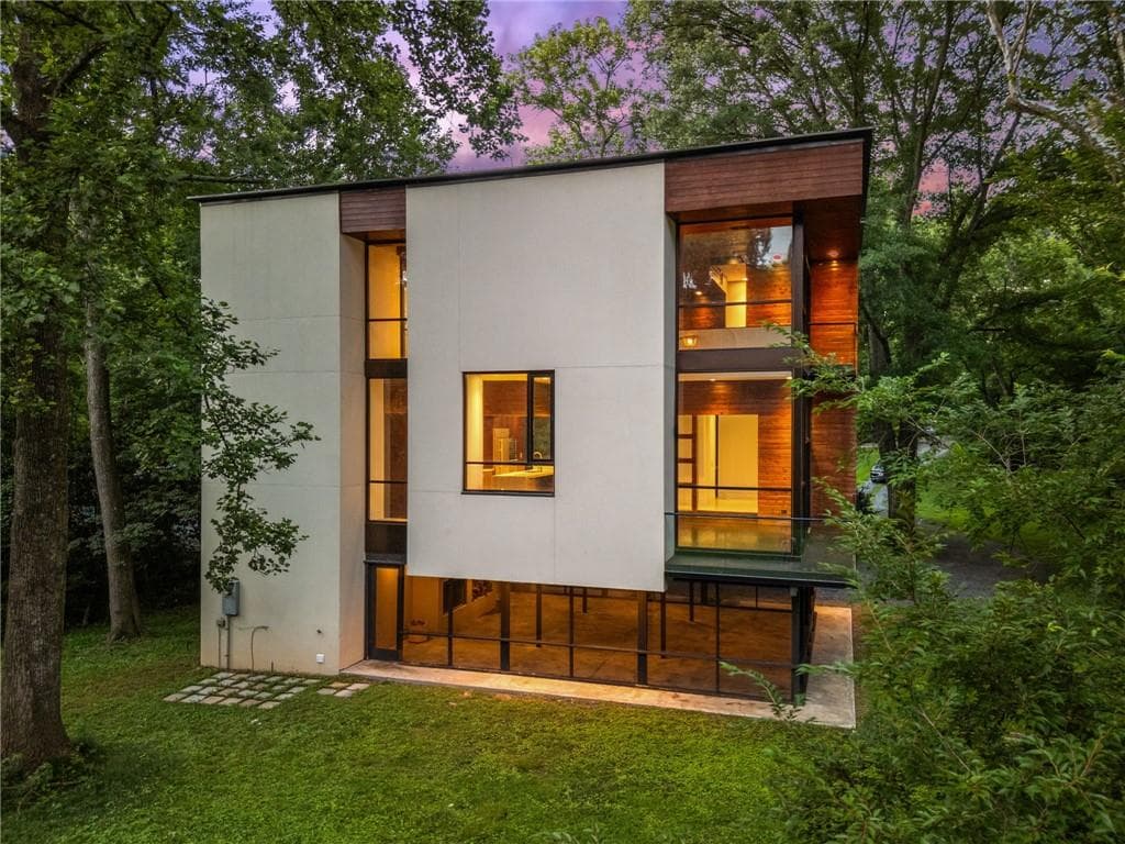 2 bedroom, 2 bathroom, 2,311 sq ft single family residence sold at 2105 Fairhaven Circle, Atlanta, GA 30305