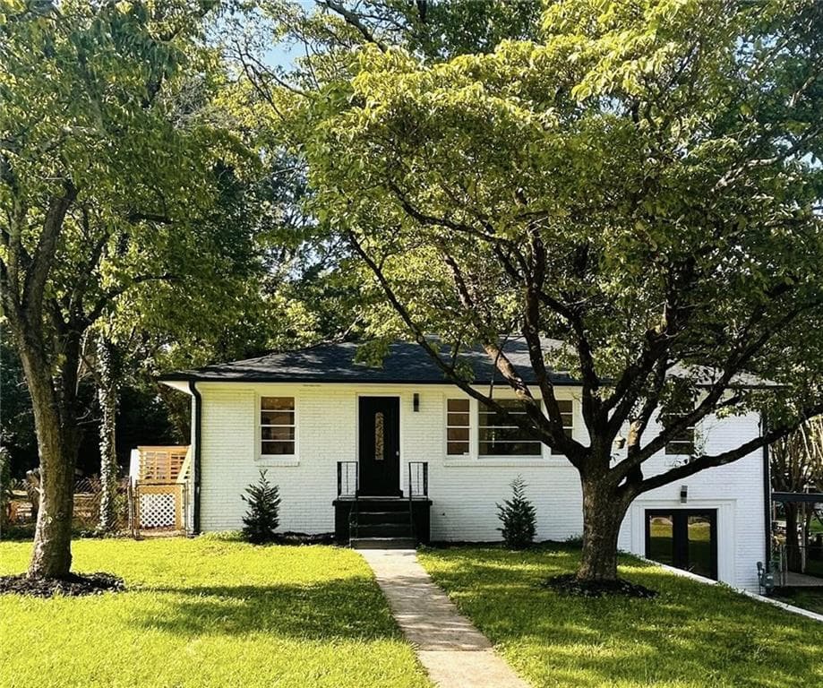 6 bedroom, 3 bathroom, 2,552 sq ft single family residence sold at 661 Kennesaw Drive, Smyrna, GA 30080