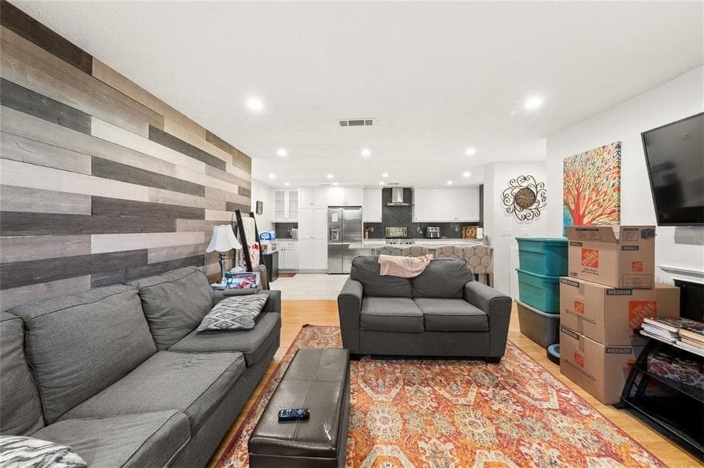 2 bedroom, 2 bathroom, 1,097 sq ft condominium sold at 2110 Augusta Drive 204, Marietta, GA 30067