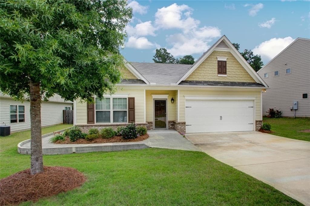 3 bedroom, 2 bathroom, 1,643 sq ft single family residence sold at 6470 Saint Mark Way, Fairburn, GA 30213