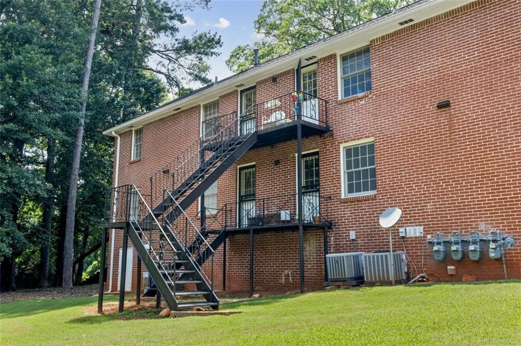 2 bedroom, 1 bathroom, 850 sq ft condominium for sale at 135 E Hill Street 22, Decatur, GA 30030 — photo 5