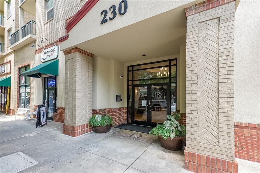 1 bedroom, 1 bathroom, 732 sq ft condominium sold at 230 E Ponce De Leon Avenue 324, Decatur, GA 30030