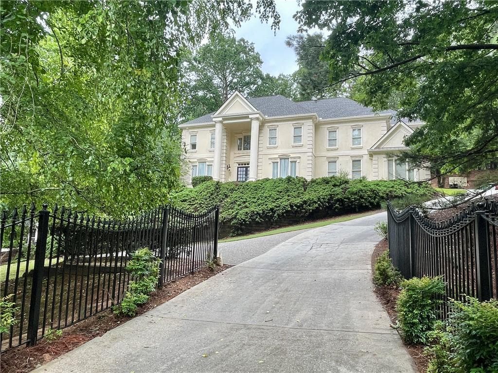 325 Tradea Tarn, Roswell, GA 30076 — most recent listing photo