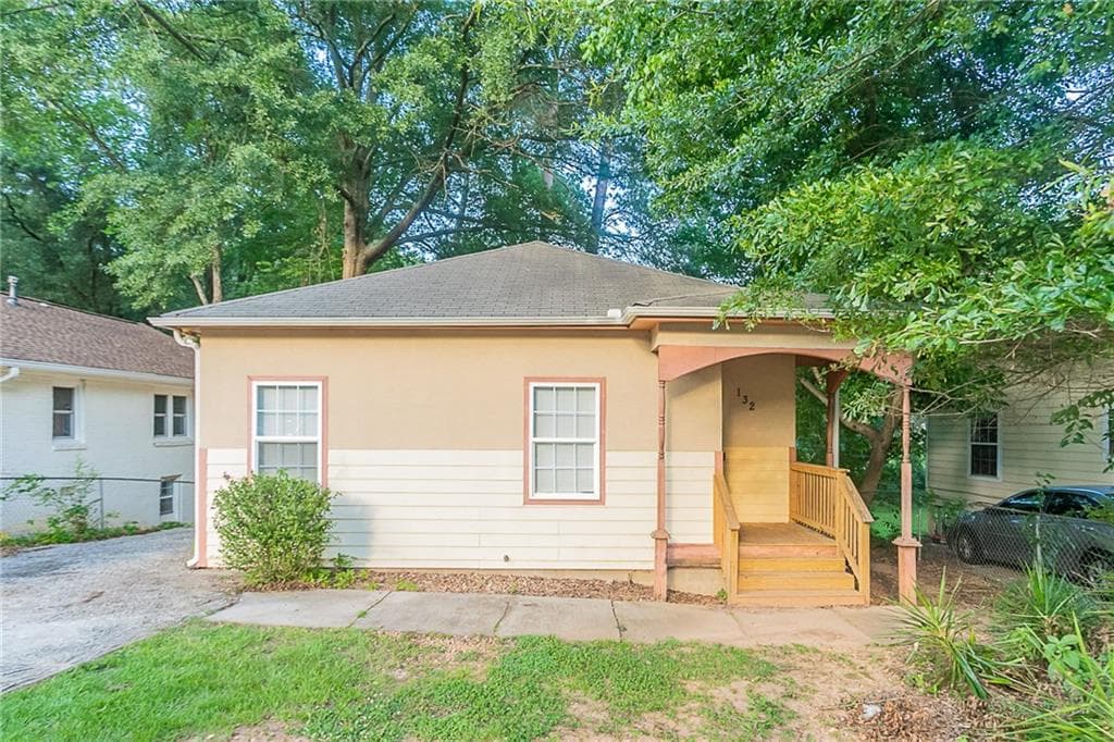 3 bedroom, 2 bathroom, 1,320 sq ft single family residence sold at 132 Brownlee Road, Atlanta, GA 30331