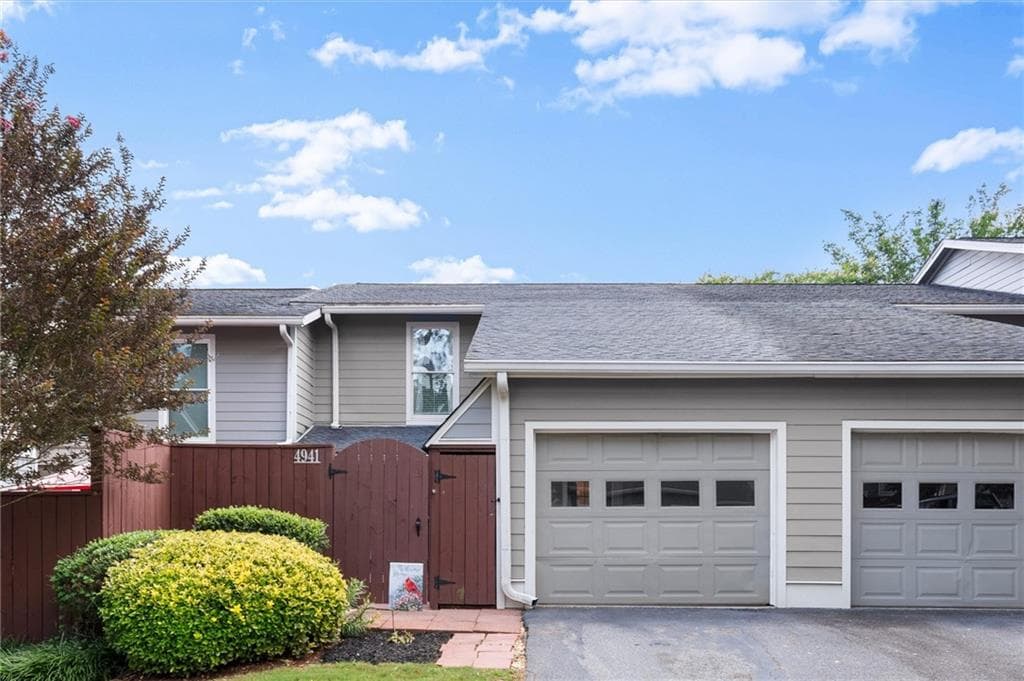 3 bedroom, 3 bathroom, 1,560 sq ft condominium sold at 4941 Meadow Lane, Marietta, GA 30068