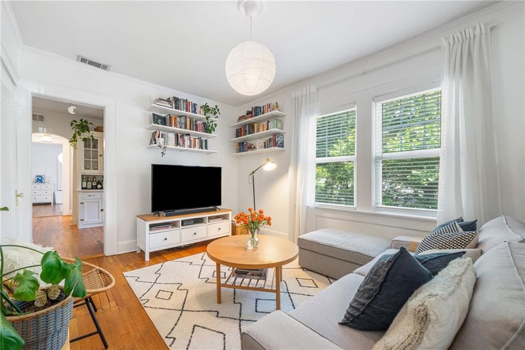 1 bedroom, 1 bathroom, 822 sq ft condominium sold at 830 Barnett Street 2, Atlanta, GA 30306