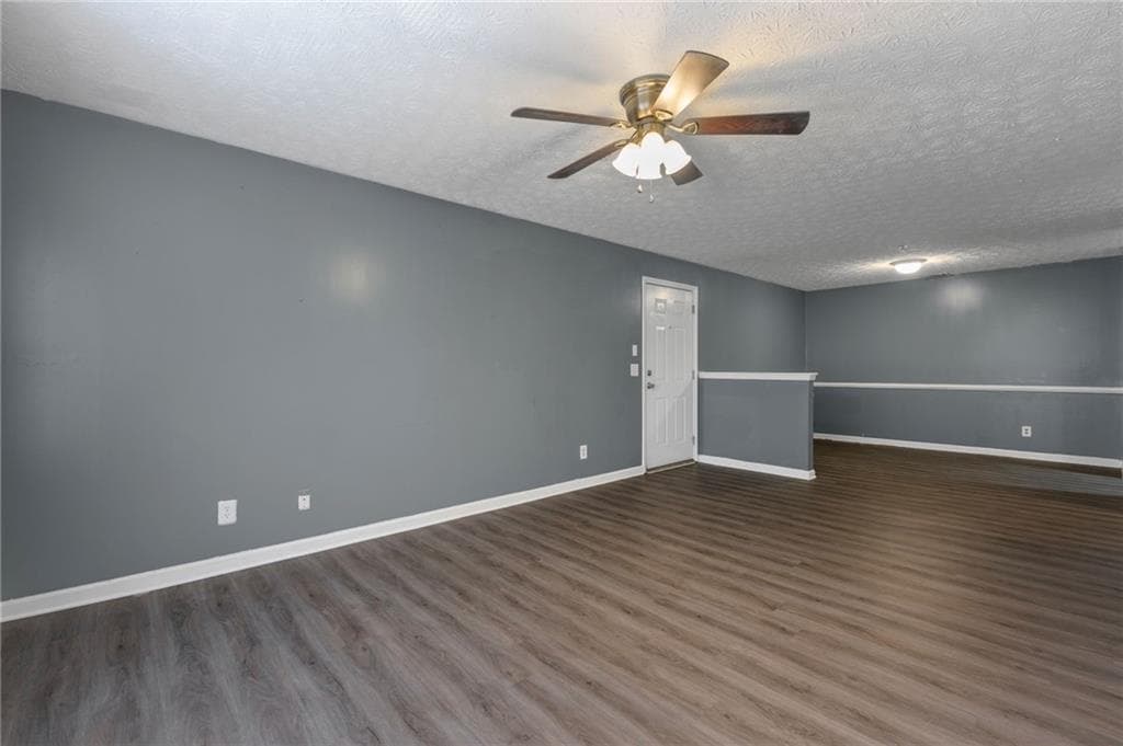 3 bedroom, 2 bathroom, 1,202 sq ft condominium for sale at 3303 Par Three Way, Lithonia, GA 30038 — photo 5