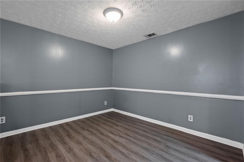 3 bedroom, 2 bathroom, 1,202 sq ft condominium for sale at 3303 Par Three Way, Lithonia, GA 30038 — photo 7