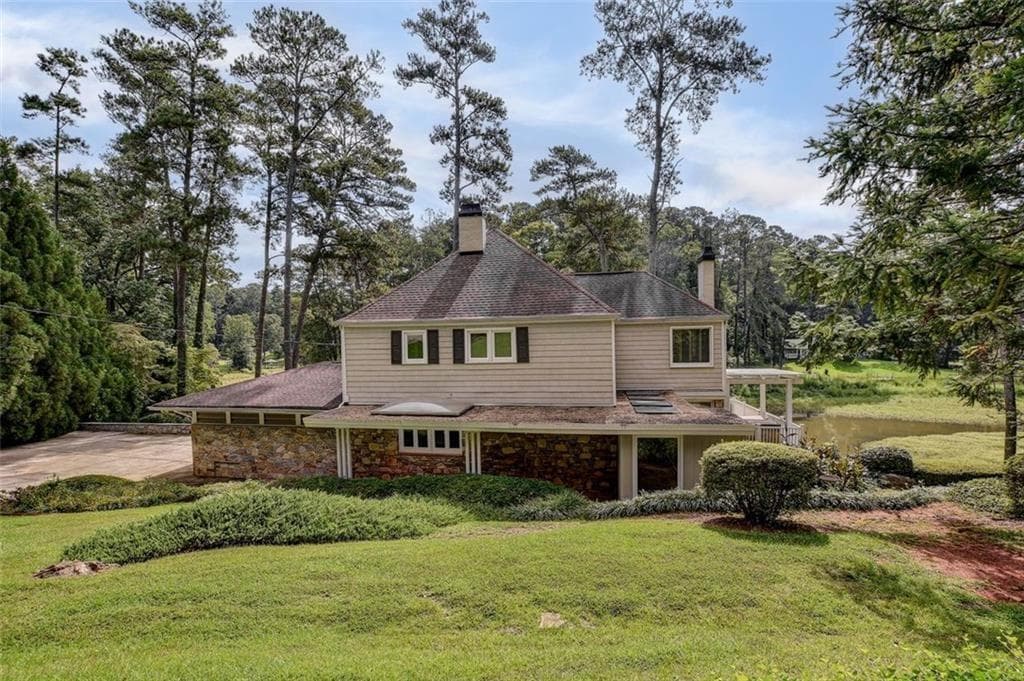 3 bedroom, 4 bathroom, 4,019 sq ft single family residence sold at 1530 Niskey Lake Trail, Atlanta, GA 30331