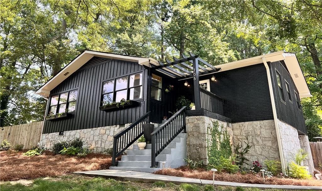 3 bedroom, 3 bathroom, 1,770 sq ft single family residence sold at 706 Powder Springs Street, Smyrna, GA 30080