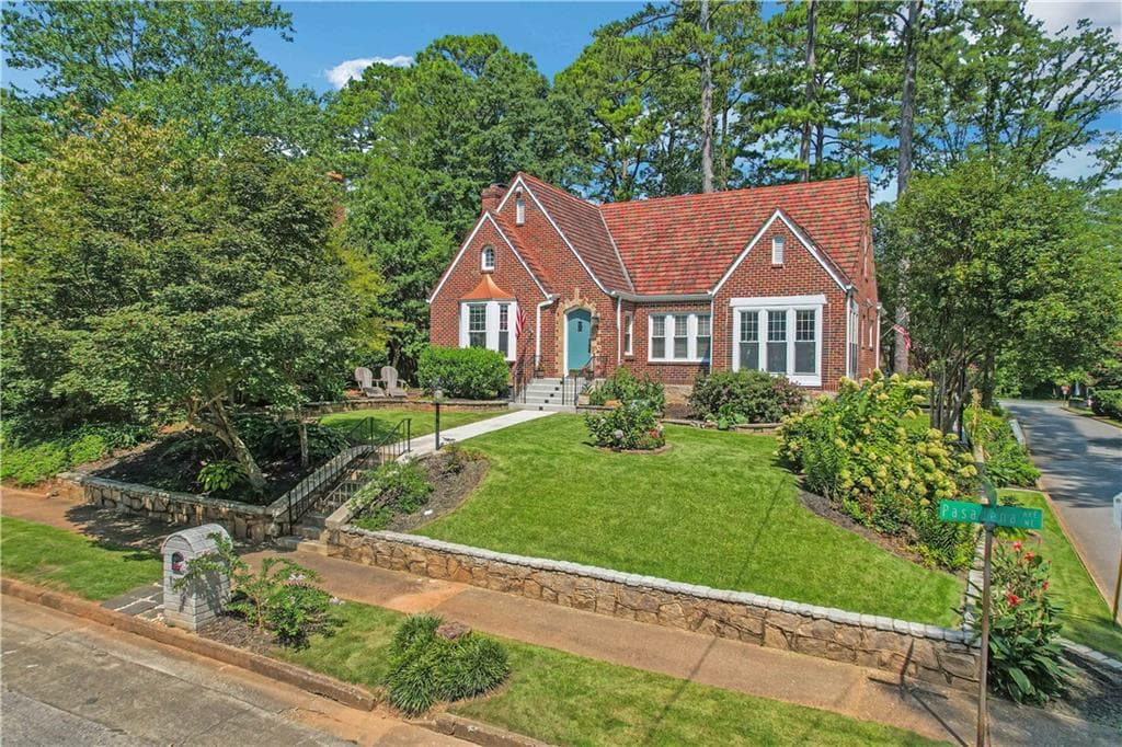 5 bedroom, 6 bathroom, 3,490 sq ft single family residence sold at 1290 Pasadena Avenue, Atlanta, GA 30306