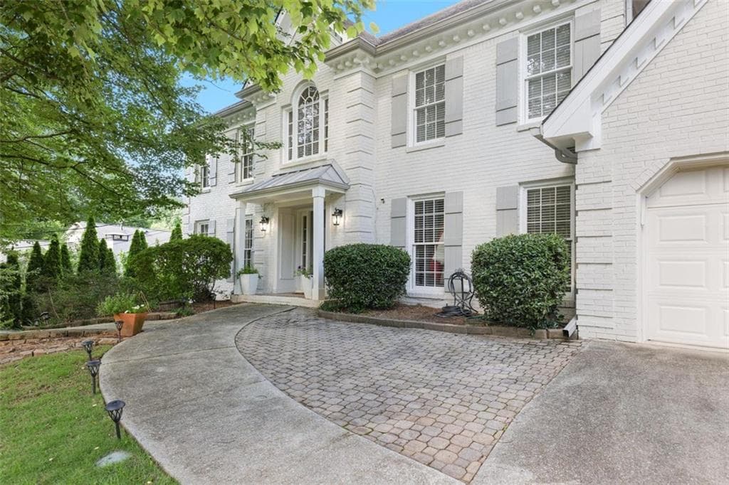 7045 Hunters Knoll, Sandy Springs, GA 30328 — most recent listing photo