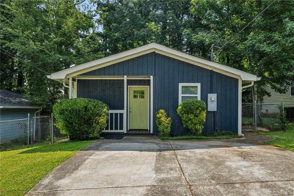 3 bedroom, 2 bathroom, 1,008 sq ft single family residence sold at 1696 Thomas Street, Decatur, GA 30032