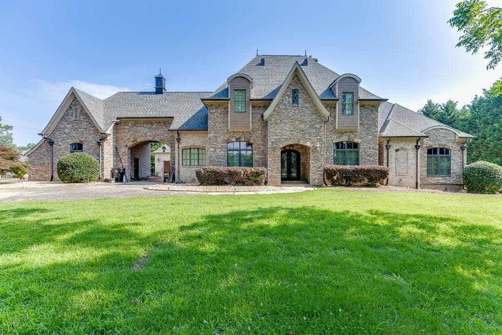 6 bedroom, 7 bathroom, 8,798 sq ft single family residence sold at 2871 Hosch Valley Road, Buford, GA 30519