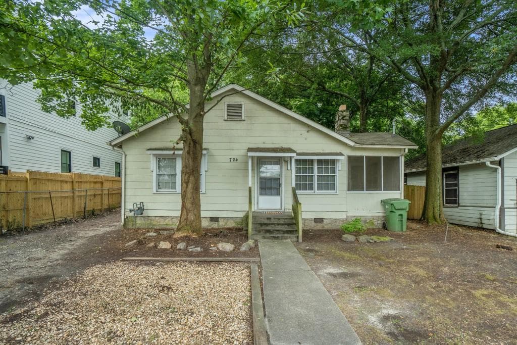 2 bedroom, 1 bathroom, 900 sq ft single family residence sold at 724 Bellemeade Avenue, Atlanta, GA 30318