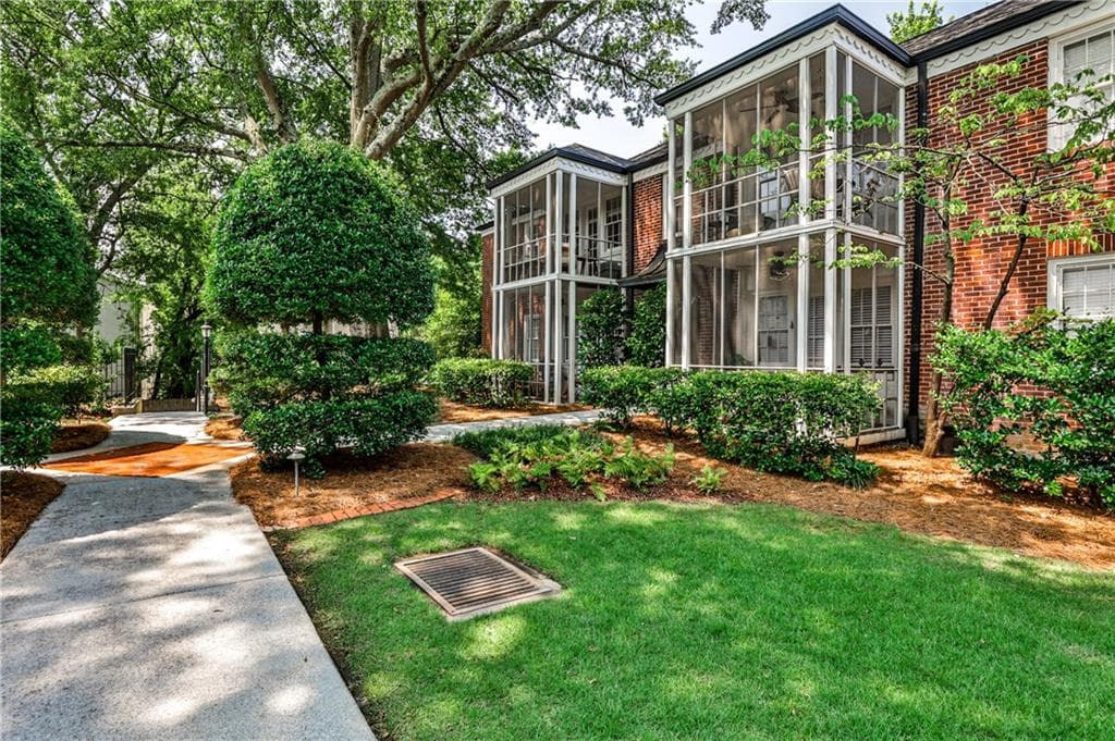 2 bedroom, 1 bathroom, 1,076 sq ft condominium sold at 55 Delmont Drive C3, Atlanta, GA 30305