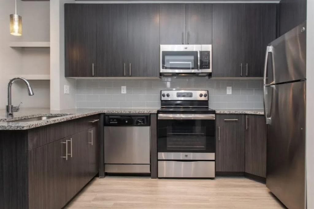3 bedroom, 2 bathroom, 1,370 sq ft apartment for rent at 185 Cliftwood Drive 411, Sandy Springs, GA 30328 for $2,510 a month — photo 1 of 19