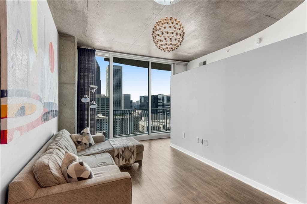1 bedroom, 1 bathroom, 744 sq ft condominium sold at 860 Peachtree Street 1806, Atlanta, GA 30308