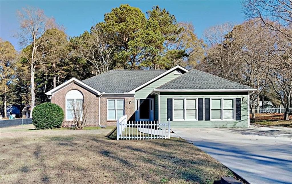 2082 Blackberry Lane
