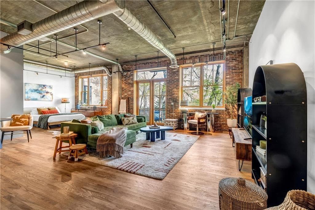 1 bedroom, 1 bathroom, 980 sq ft condominium sold at 3235 Roswell Road NE 508, Atlanta, GA 30305