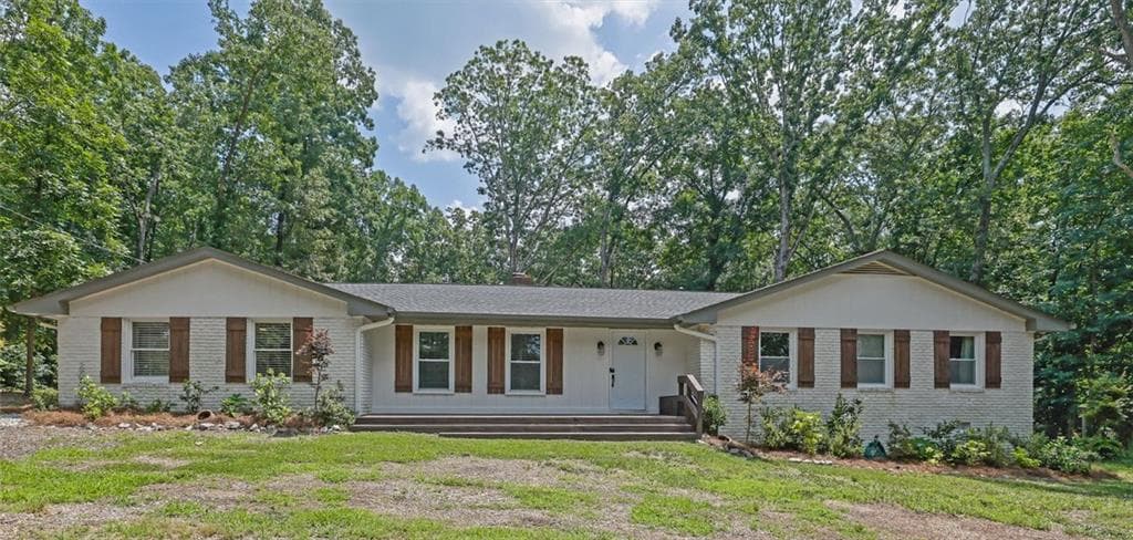 3 bedroom, 3 bathroom, 2,400 sq ft single family residence sold at 2546 N Crestview Drive, Grayson, GA 30017
