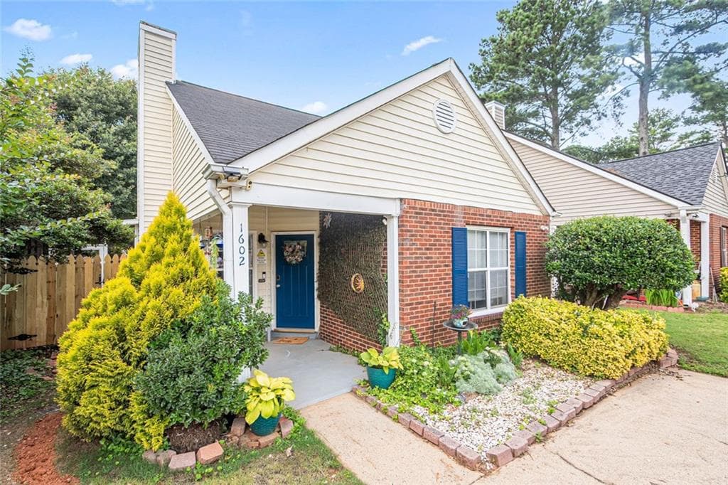 2 bedroom, 2 bathroom, 836 sq ft single family residence sold at 1602 Buckingham Place, Woodstock, GA 30188 — photo 1 of 1