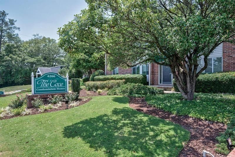 2 bedroom, 2 bathroom, 1,041 sq ft condominium sold at 4266 Roswell Road H4, Atlanta, GA 30342