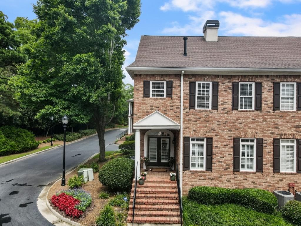 2584 Oglethorpe Circle, Brookhaven, GA 30319 — most recent listing photo