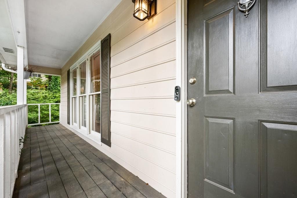 3 bedroom, 2 bathroom, 1,352 sq ft single family residence under contract at 1131 Hershey Drive, Marietta, GA 30062 — photo 2