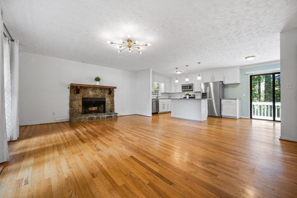 3 bedroom, 2 bathroom, 1,352 sq ft single family residence under contract at 1131 Hershey Drive, Marietta, GA 30062 — photo 4