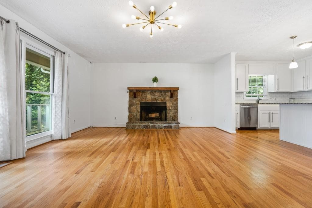 3 bedroom, 2 bathroom, 1,352 sq ft single family residence under contract at 1131 Hershey Drive, Marietta, GA 30062 — photo 5