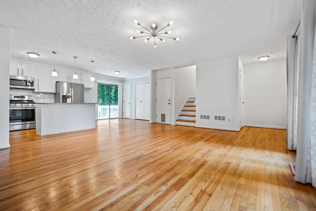3 bedroom, 2 bathroom, 1,352 sq ft single family residence under contract at 1131 Hershey Drive, Marietta, GA 30062 — photo 7