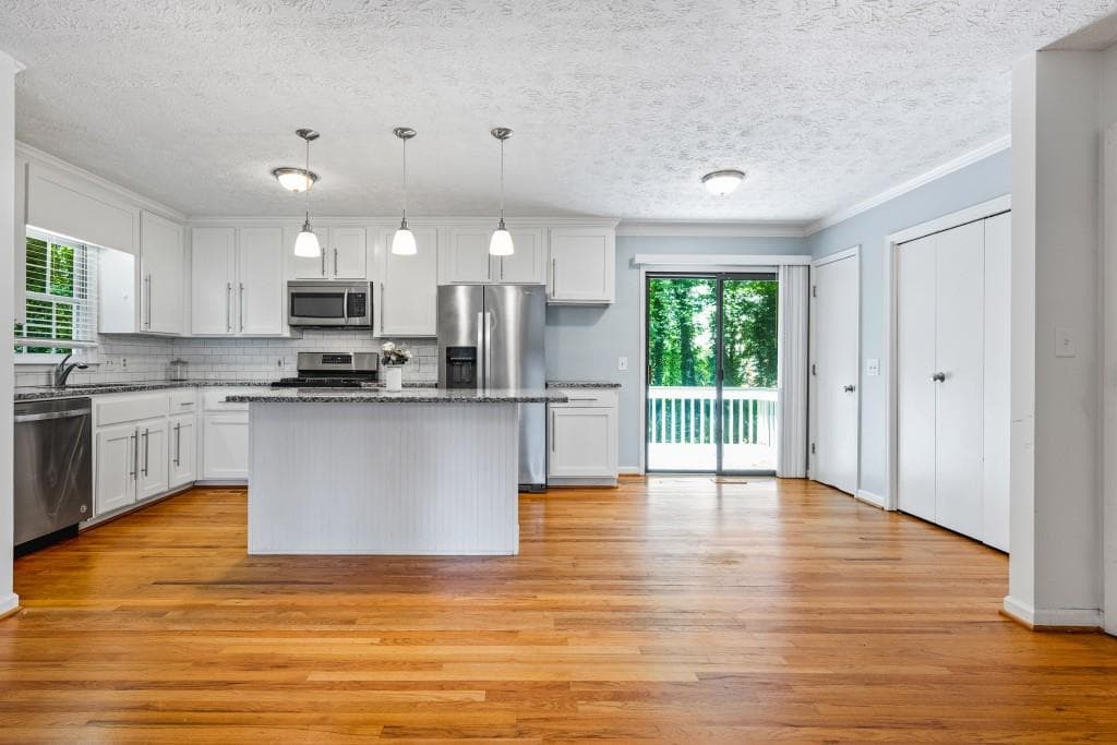 3 bedroom, 2 bathroom, 1,352 sq ft single family residence under contract at 1131 Hershey Drive, Marietta, GA 30062 — photo 8