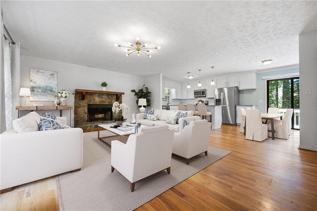 3 bedroom, 2 bathroom, 1,352 sq ft single family residence under contract at 1131 Hershey Drive, Marietta, GA 30062 — photo 3