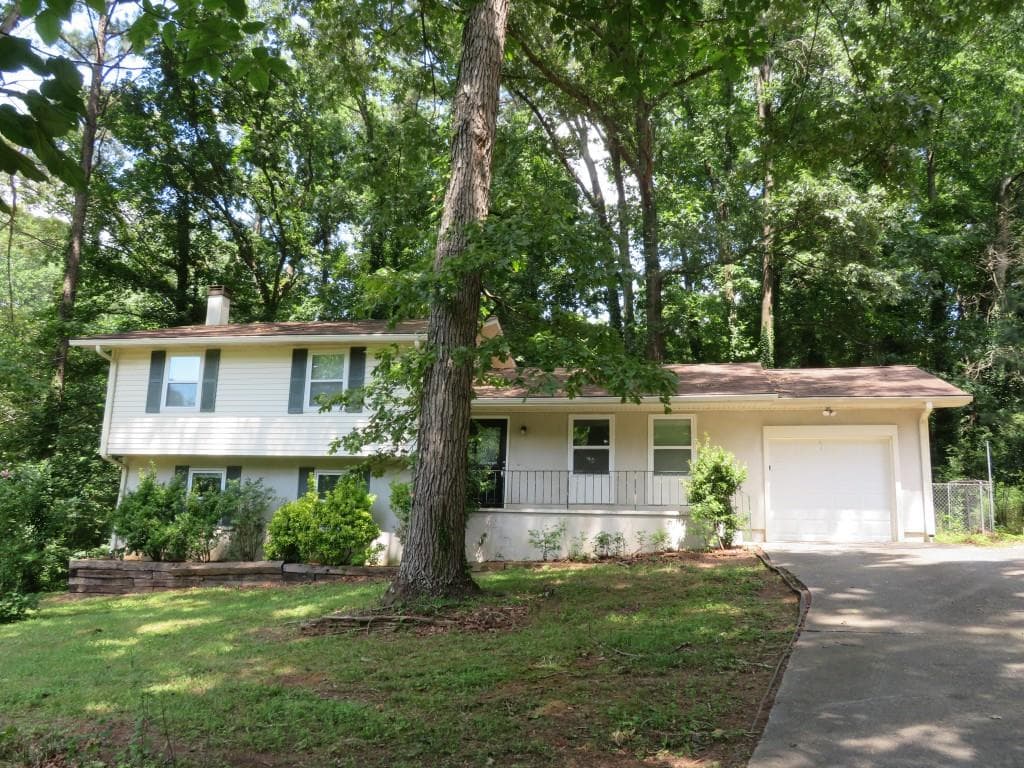 5512 Arrowhead Drive, Acworth, GA 30102 — most recent listing photo
