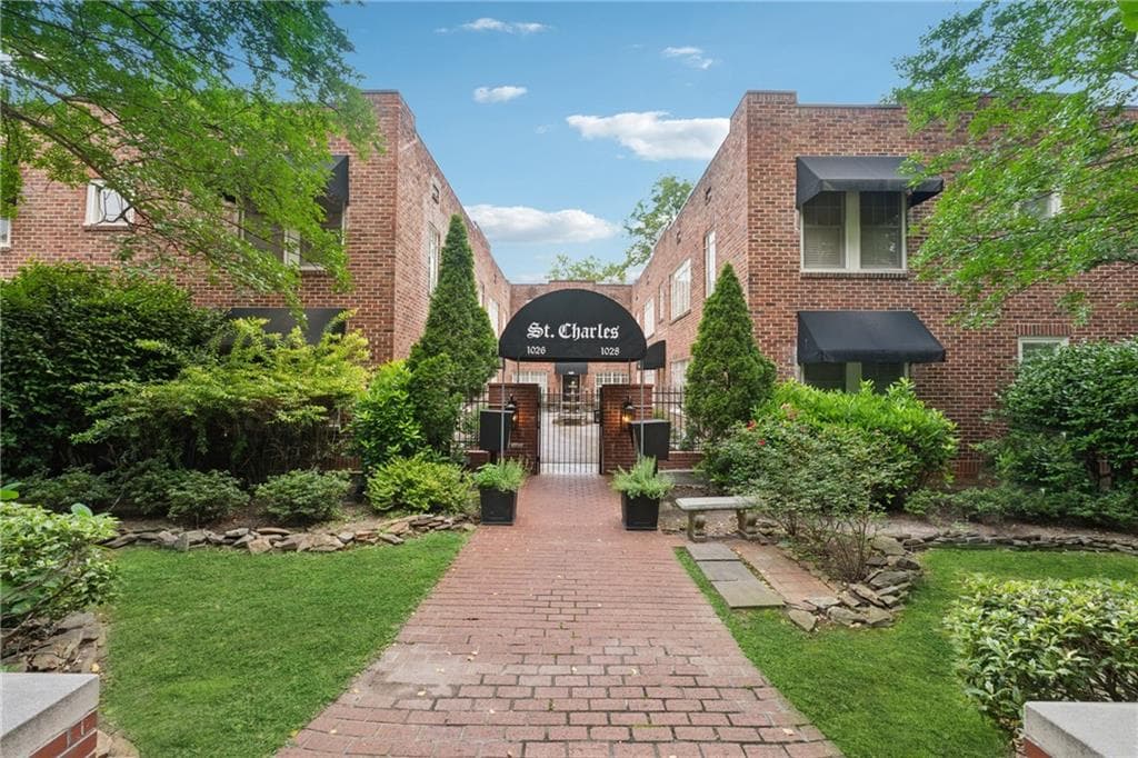 1 bedroom, 1 bathroom, 775 sq ft condominium sold at 1026 Saint Charles Avenue 8, Atlanta, GA 30306