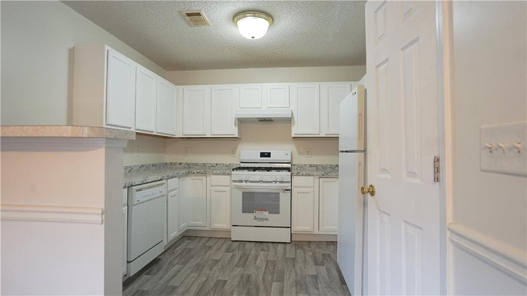4 bedroom, 3 bathroom, 2,296 sq ft single family residence for sale at 11854 Registry Boulevard, Hampton, GA 30228 — photo 10