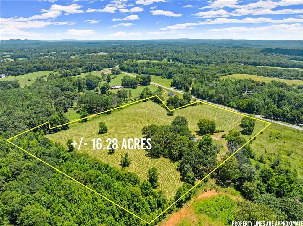 3 bedroom, 2 bathroom single family residence sold at 4169 Clarks Bridge Road, Gainesville, GA 30506