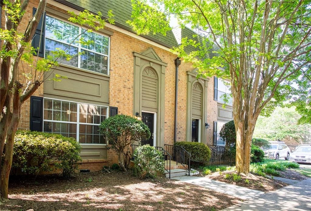 3 bedroom, 3 bathroom, 1,632 sq ft townhouse sold at 6980 Roswell Road N5, Atlanta, GA 30328