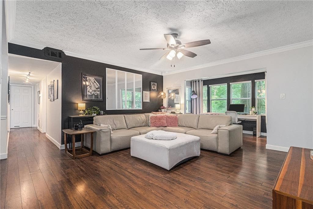2 bedroom, 1 bathroom, 1,051 sq ft condominium sold at 5149 Roswell Road 1, Atlanta, GA 30342