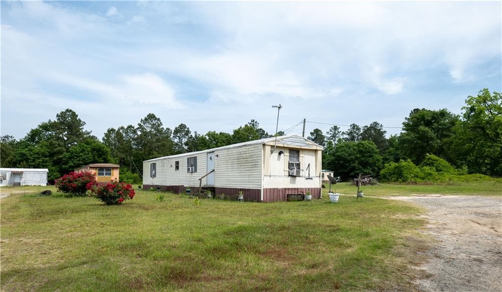 1,072 sq ft single family residence sold at 711 J T Lane, East Dublin, GA 31027