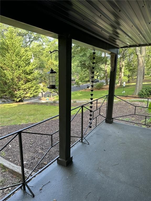 2 bedroom, 1 bathroom, 925 sq ft single family residence for sale at 394 Christopher Drive, Gainesville, GA 30501 — photo 2