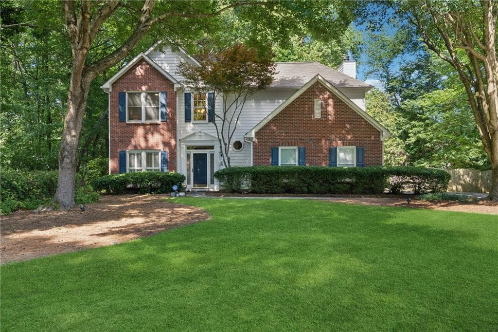 3 bedroom, 3 bathroom, 1,900 sq ft single family residence under contract at 6520 Fairfield Trace, Suwanee, GA 30024 — photo 2