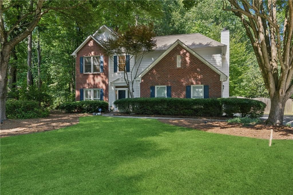 3 bedroom, 3 bathroom, 1,900 sq ft single family residence under contract at 6520 Fairfield Trace, Suwanee, GA 30024 — photo 3