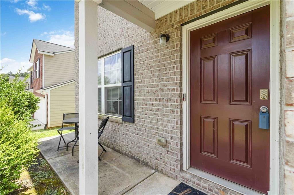 4 bedroom, 3 bathroom, 2,110 sq ft single family residence for sale at 5622 Laurel Ridge Drive, Atlanta, GA 30344 — photo 2