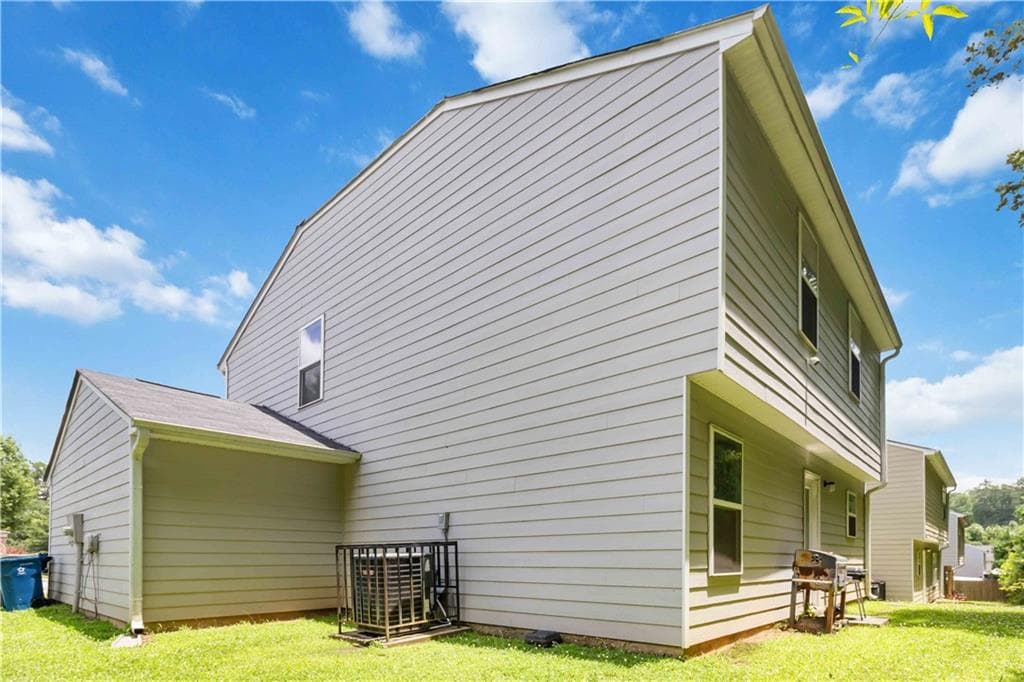 4 bedroom, 3 bathroom, 2,110 sq ft single family residence for sale at 5622 Laurel Ridge Drive, Atlanta, GA 30344 — photo 3