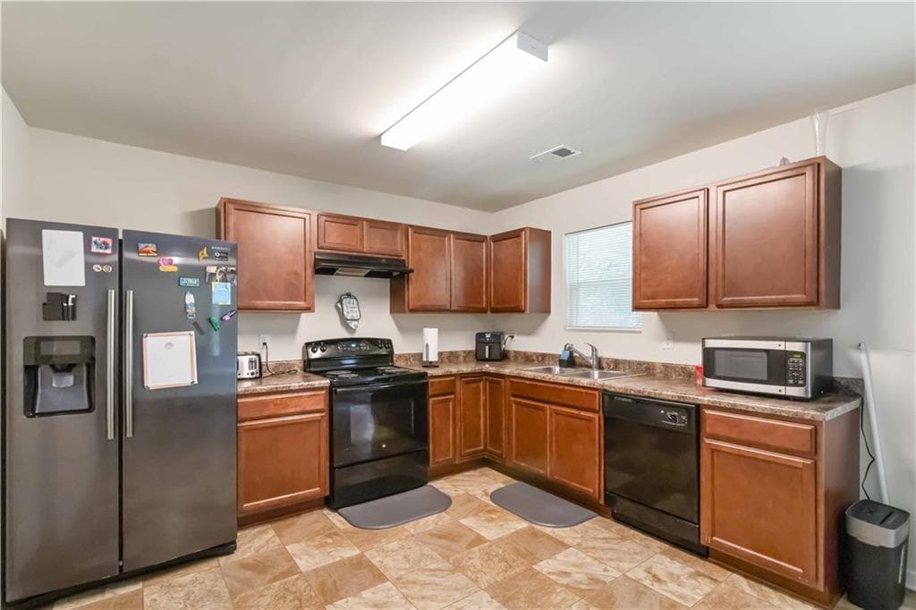 4 bedroom, 3 bathroom, 2,110 sq ft single family residence for sale at 5622 Laurel Ridge Drive, Atlanta, GA 30344 — photo 4
