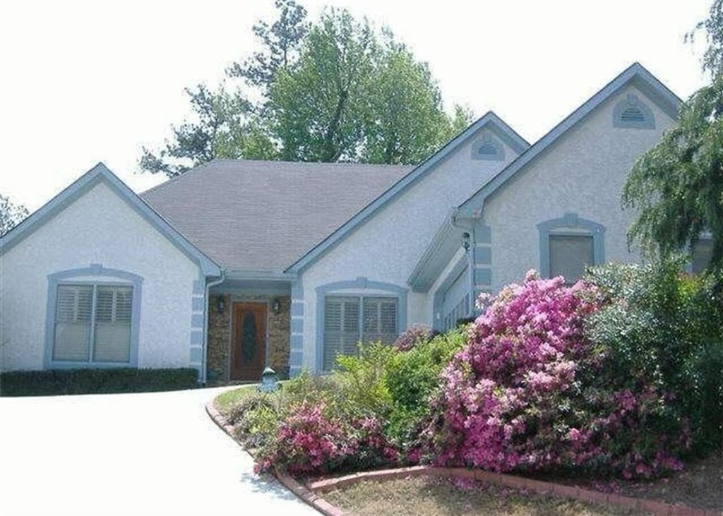 4 bedroom, 3 bathroom, 3,266 sq ft single family residence sold at 3404 Bonneville Way, Suwanee, GA 30024